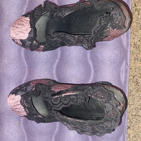 Mauve Fanged Faerie Brocade Mary Janes - Picture 4 of 4